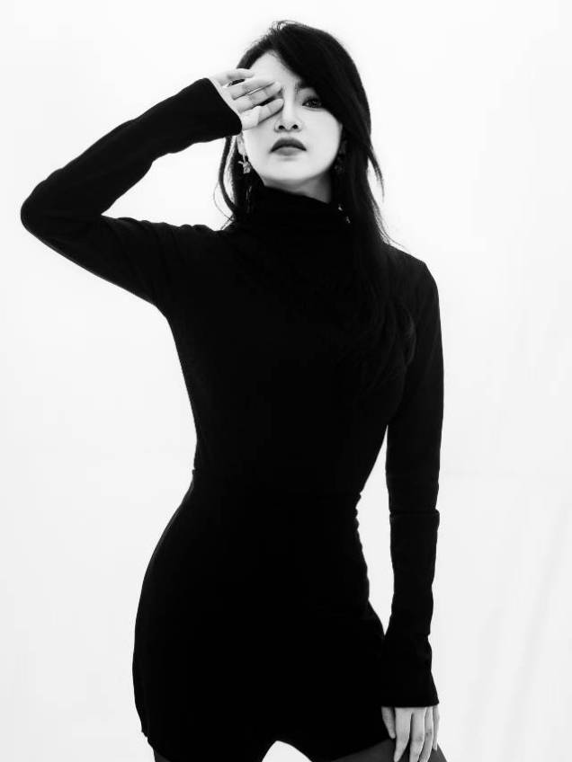 张菀桐  的选图汪模卡封面图